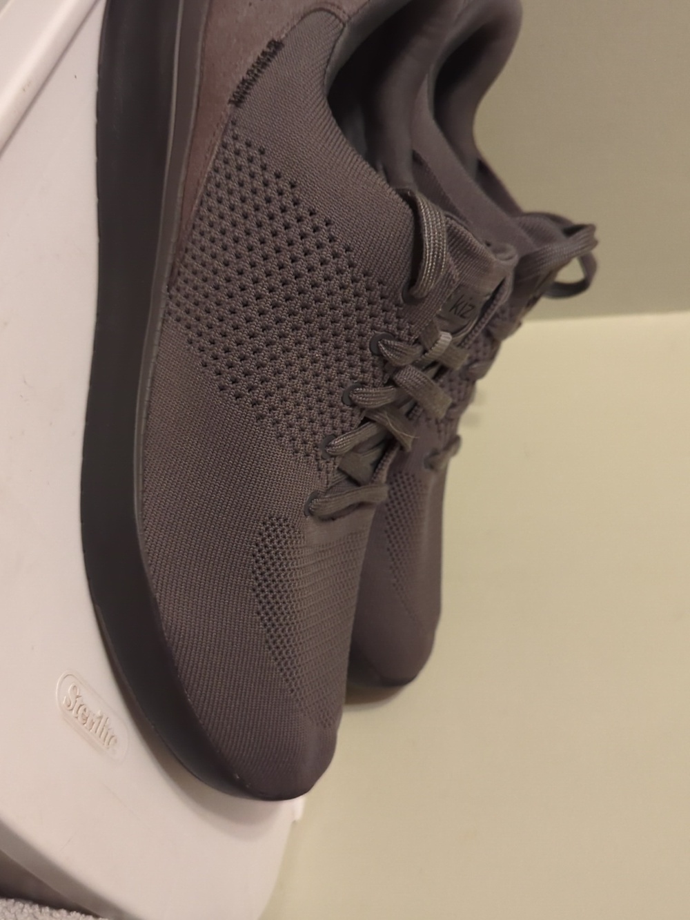 Kizik Sneakers 11.5 Wide (Men) - Picture 2 of 8